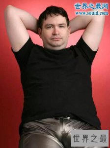 ​世界上拥有最大阴茎的男人，乔纳·福尔肯(长34厘米)