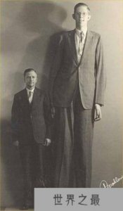 ​世界上最高的人：美国人罗伯特·沃德洛身高2.72米