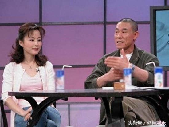 62岁杜志国全家福近照，经历两次失败婚姻，如今和儿子关系融洽